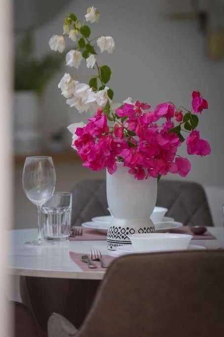 Pame Rentals - Cozy Glyfada Stay With Free Parking Athènes Extérieur photo